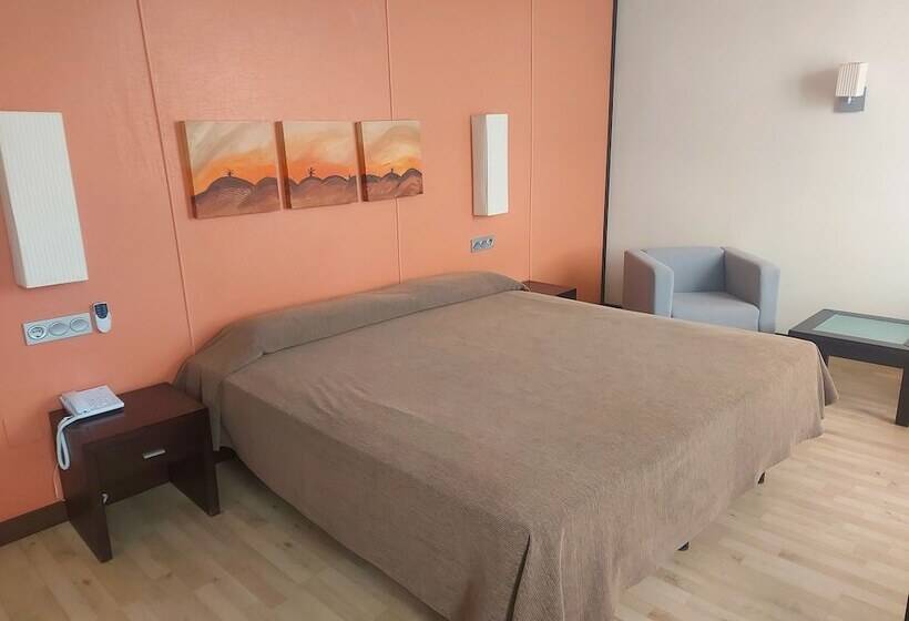 فندق Puerta De Ocaña