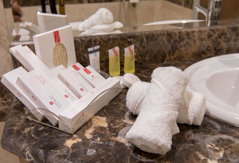 هتل Ramada By Wyndham Continental Jeddah