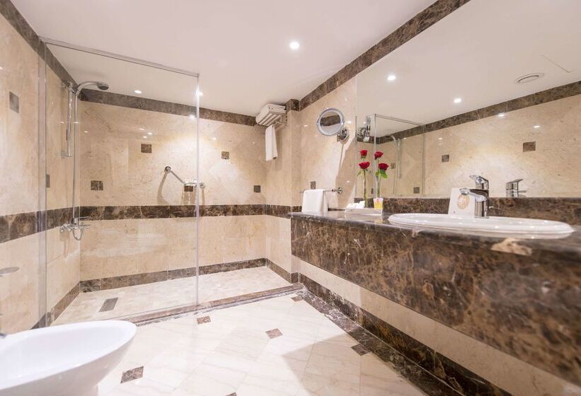 هتل Ramada By Wyndham Continental Jeddah