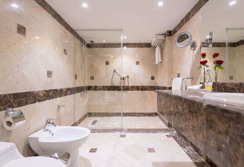 هتل Ramada By Wyndham Continental Jeddah
