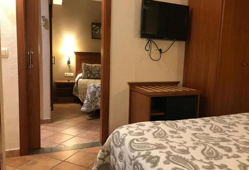 هتل Restaurante La Quadra