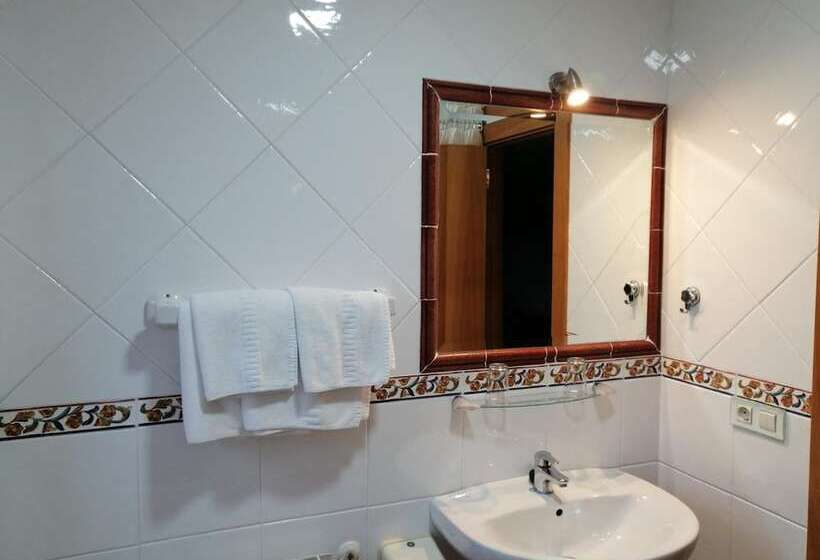 فندق ريفى Pugide