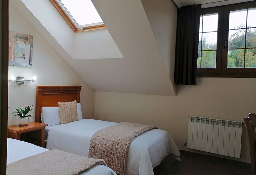 فندق ريفى Pugide