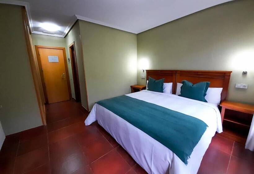 فندق ريفى Pugide