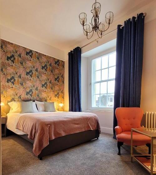 Отель The Commercial