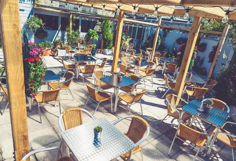 Отель The Commercial