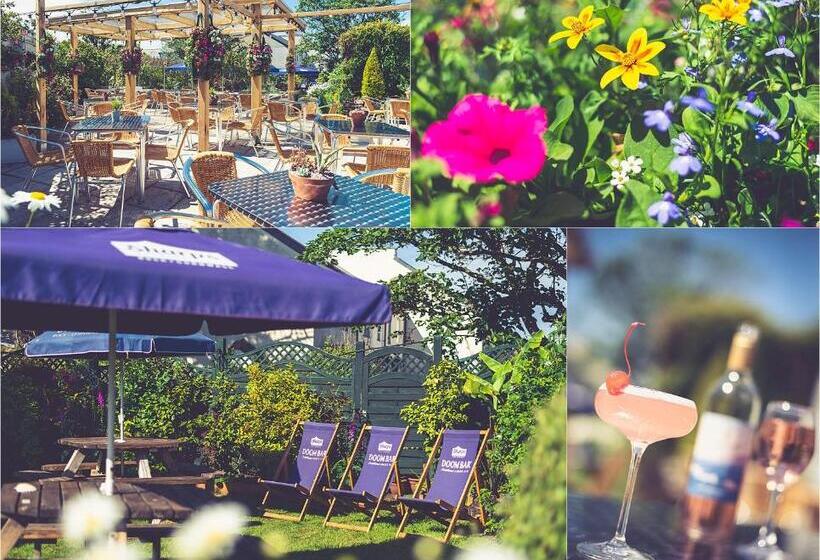 Отель The Commercial