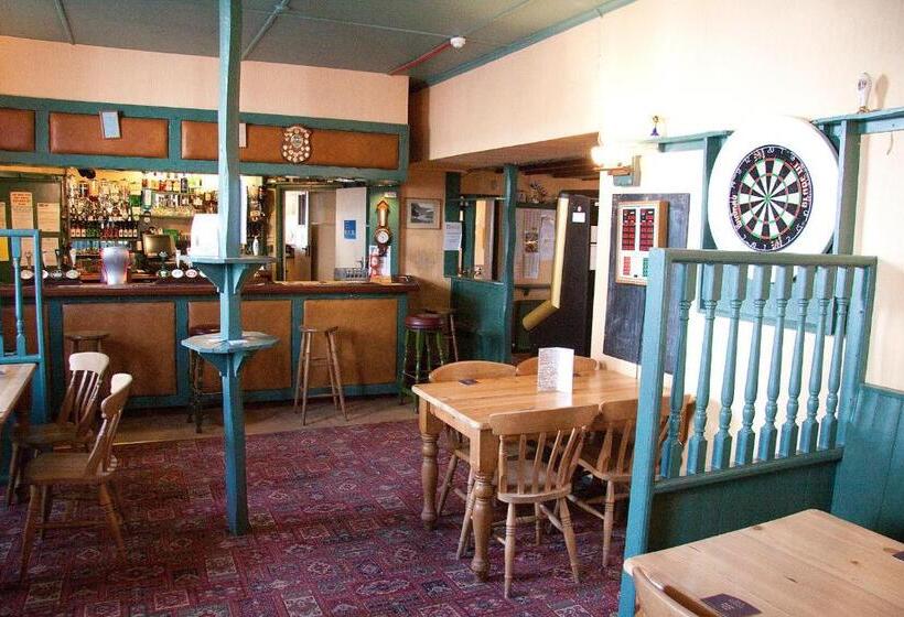 Отель The Commercial