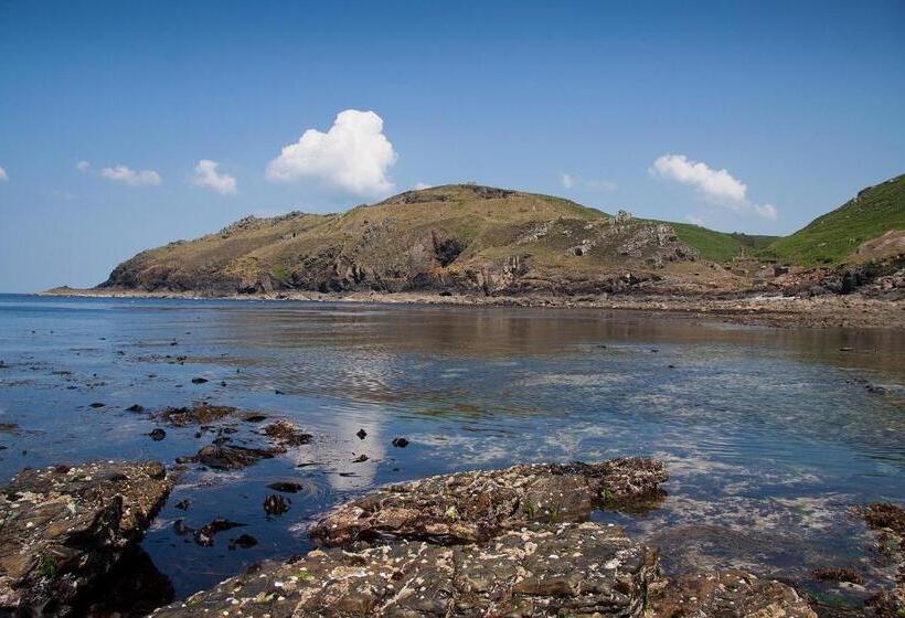 Отель The Commercial