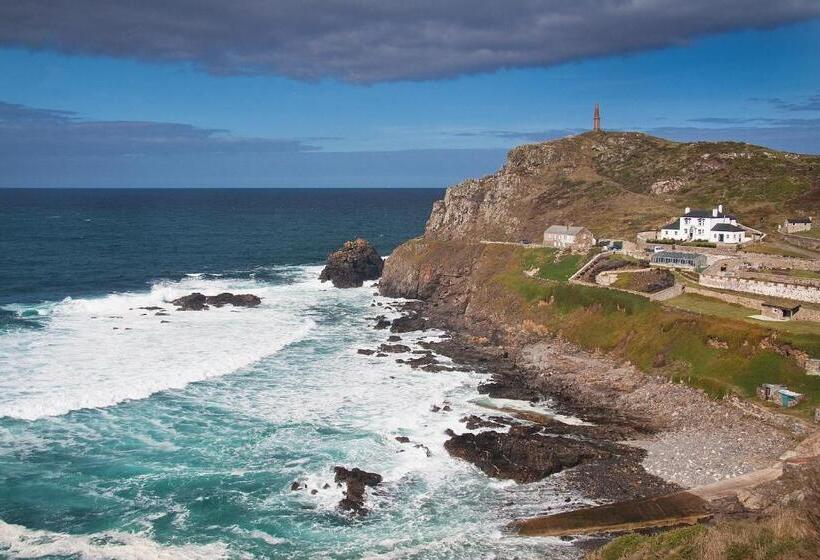 Отель The Commercial