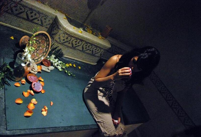 فندق The Convention Center & Royal Suites