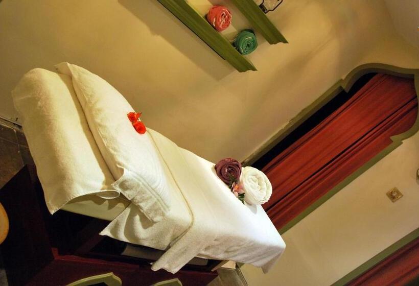 فندق The Convention Center & Royal Suites