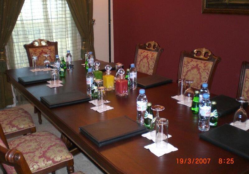 فندق The Convention Center & Royal Suites