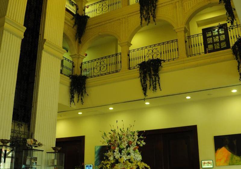 فندق The Convention Center & Royal Suites