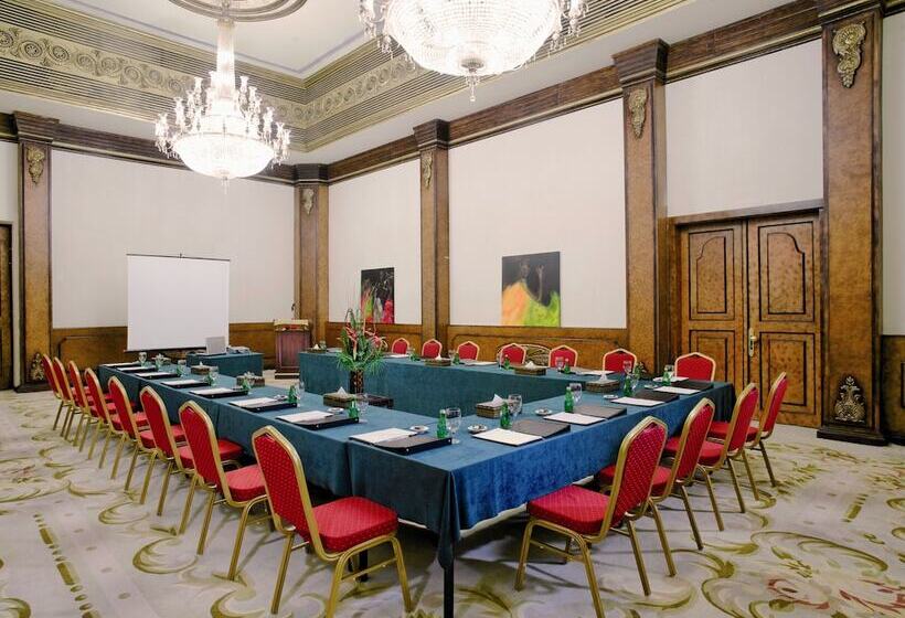 فندق The Convention Center & Royal Suites