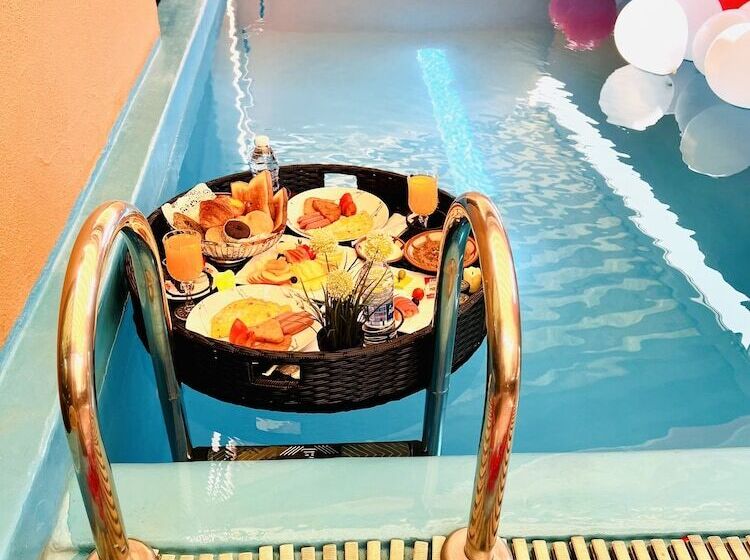 فندق The Convention Center & Royal Suites