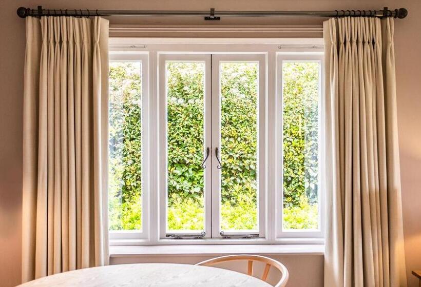 호텔 The Crown Inn