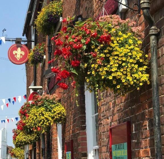 Отель The Fleur De Lis