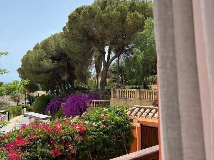 בית מלון כפרי The Marbella Heights Boutique