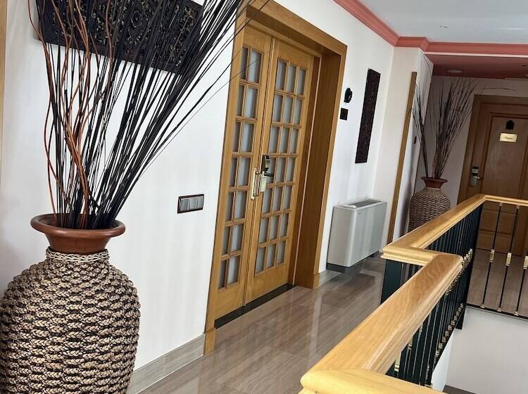 בית מלון כפרי The Marbella Heights Boutique