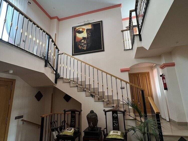 בית מלון כפרי The Marbella Heights Boutique