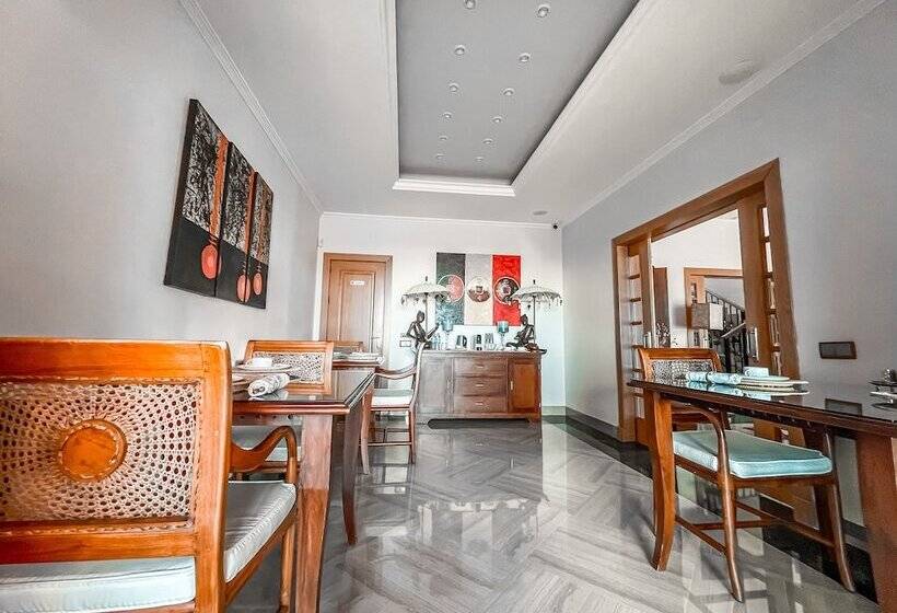 בית מלון כפרי The Marbella Heights Boutique