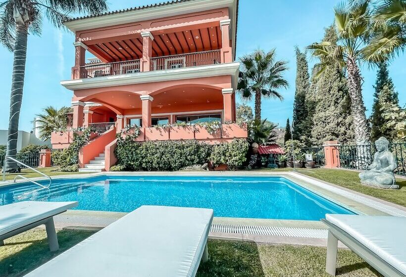 בית מלון כפרי The Marbella Heights Boutique