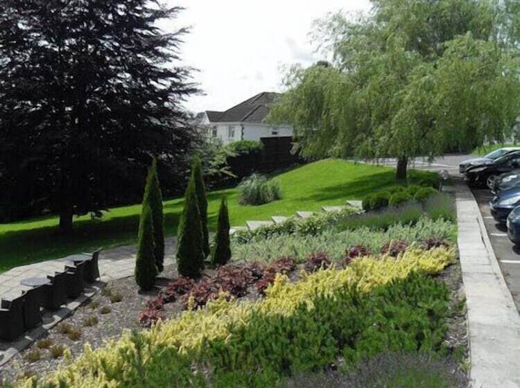 Отель The Plough Inn