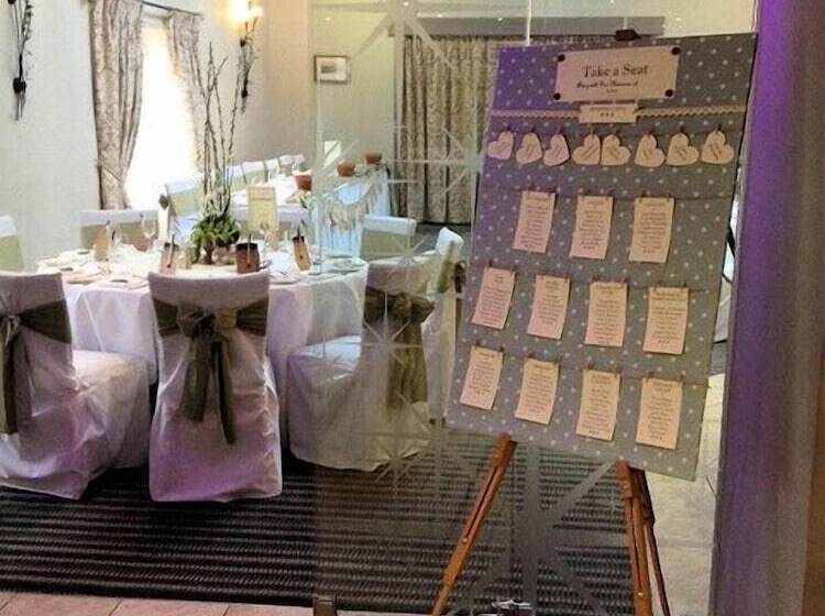 호텔 The Plough Inn