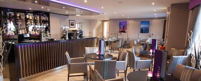 בית מלון כפרי The Plough Inn