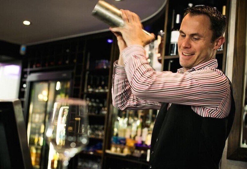 בית מלון כפרי The Plough Inn