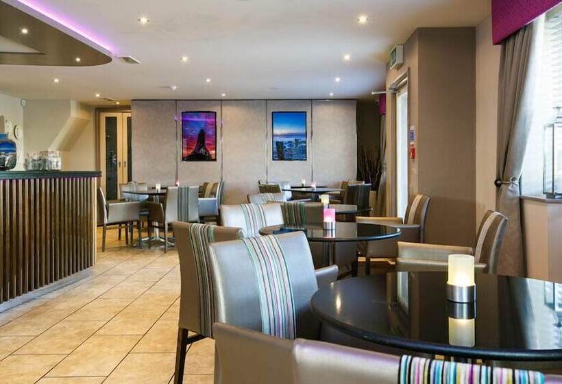 호텔 The Plough Inn