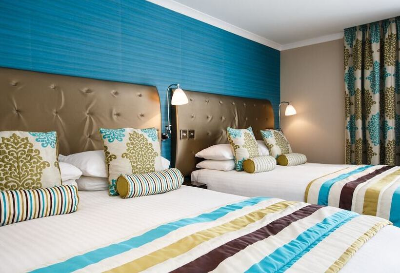 בית מלון כפרי The Plough Inn