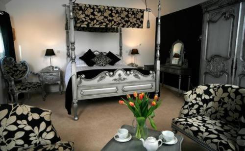 酒店 The Staff Of Life