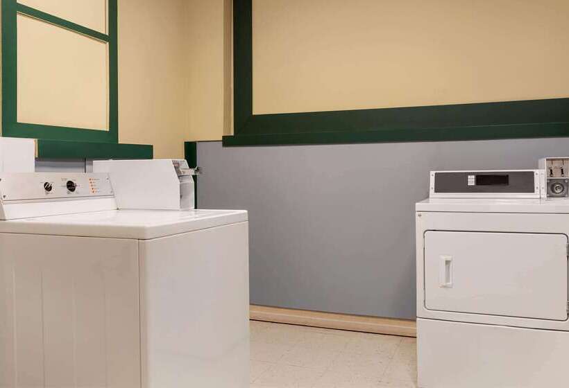 فندق Travelodge By Wyndham Richmond Hill