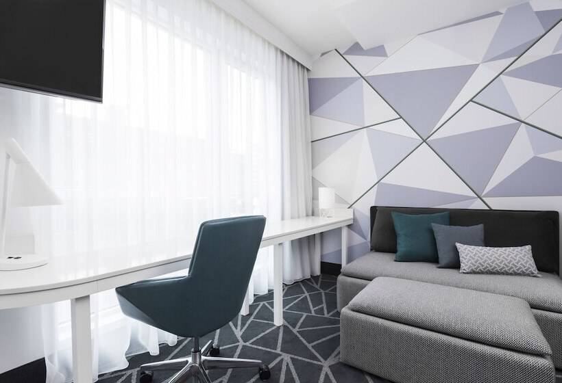 Отель Warwick Le Crystal Montréal