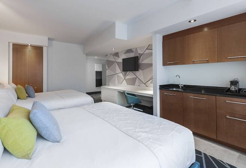 Отель Warwick Le Crystal Montréal