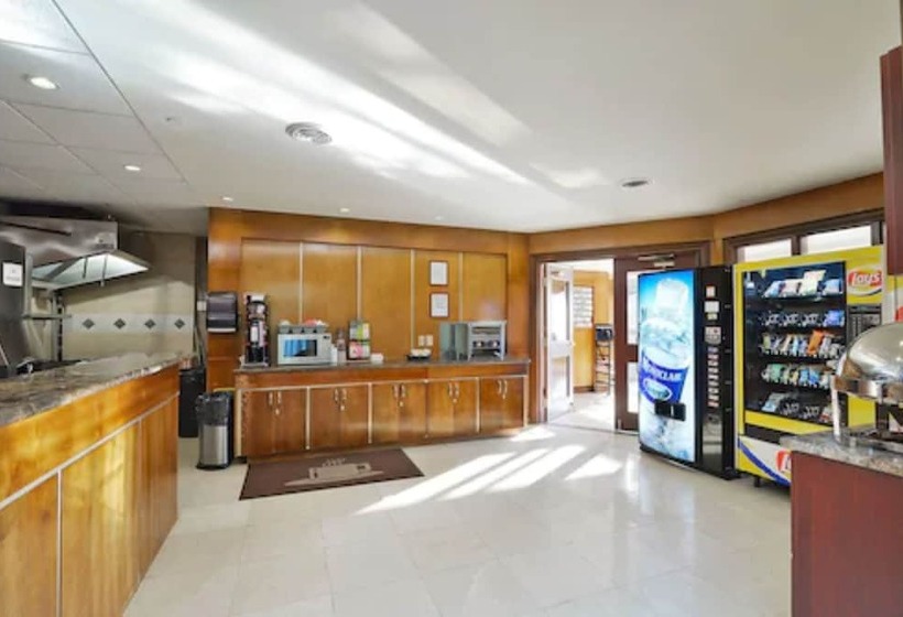 Woodbine Hotel & Suites