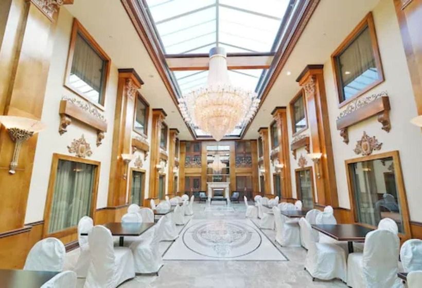 Woodbine Hotel & Suites