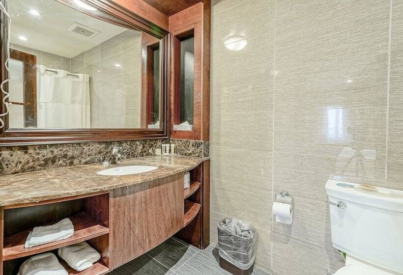 Woodbine Hotel & Suites