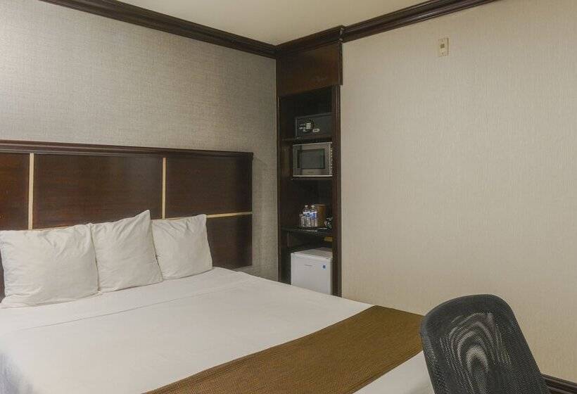 Woodbine Hotel & Suites