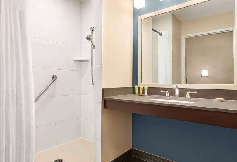 호텔 Wyndham Garden Niagara Falls Fallsview