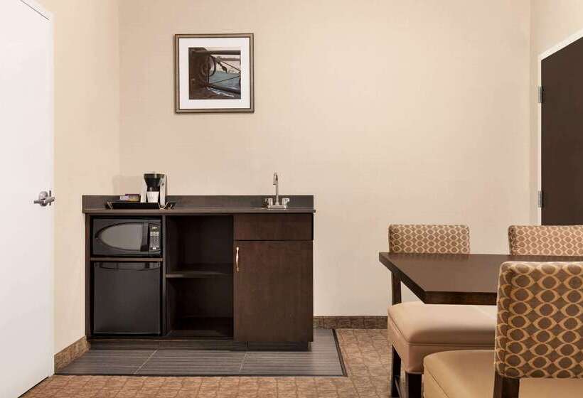 호텔 Wyndham Garden Niagara Falls Fallsview