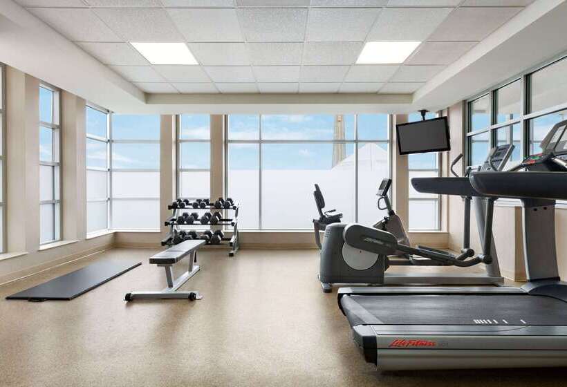 호텔 Wyndham Garden Niagara Falls Fallsview