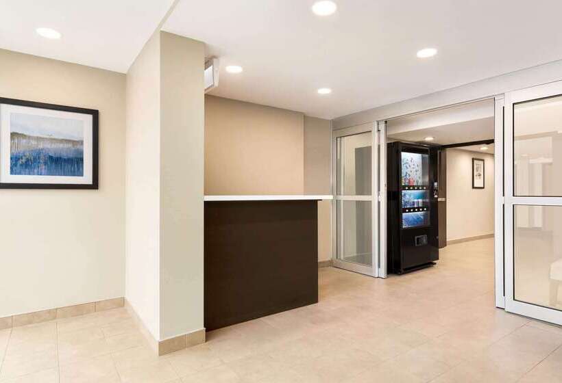 호텔 Wyndham Garden Niagara Falls Fallsview