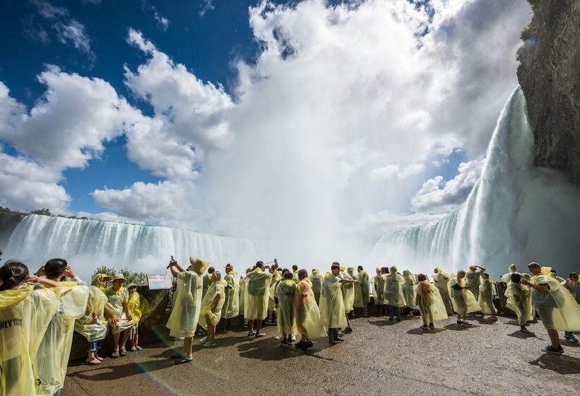 هتل Wyndham Garden Niagara Falls Fallsview