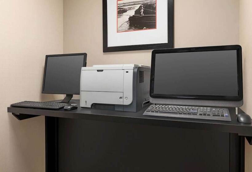 호텔 Wyndham Garden Niagara Falls Fallsview