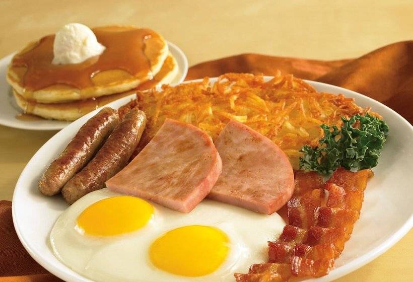 호텔 Wyndham Garden Niagara Falls Fallsview