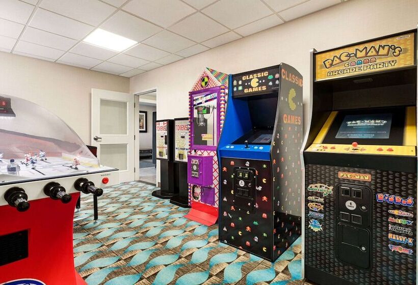 호텔 Wyndham Garden Niagara Falls Fallsview