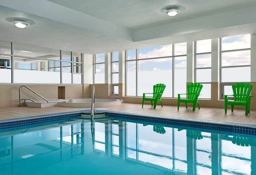 هتل Wyndham Garden Niagara Falls Fallsview